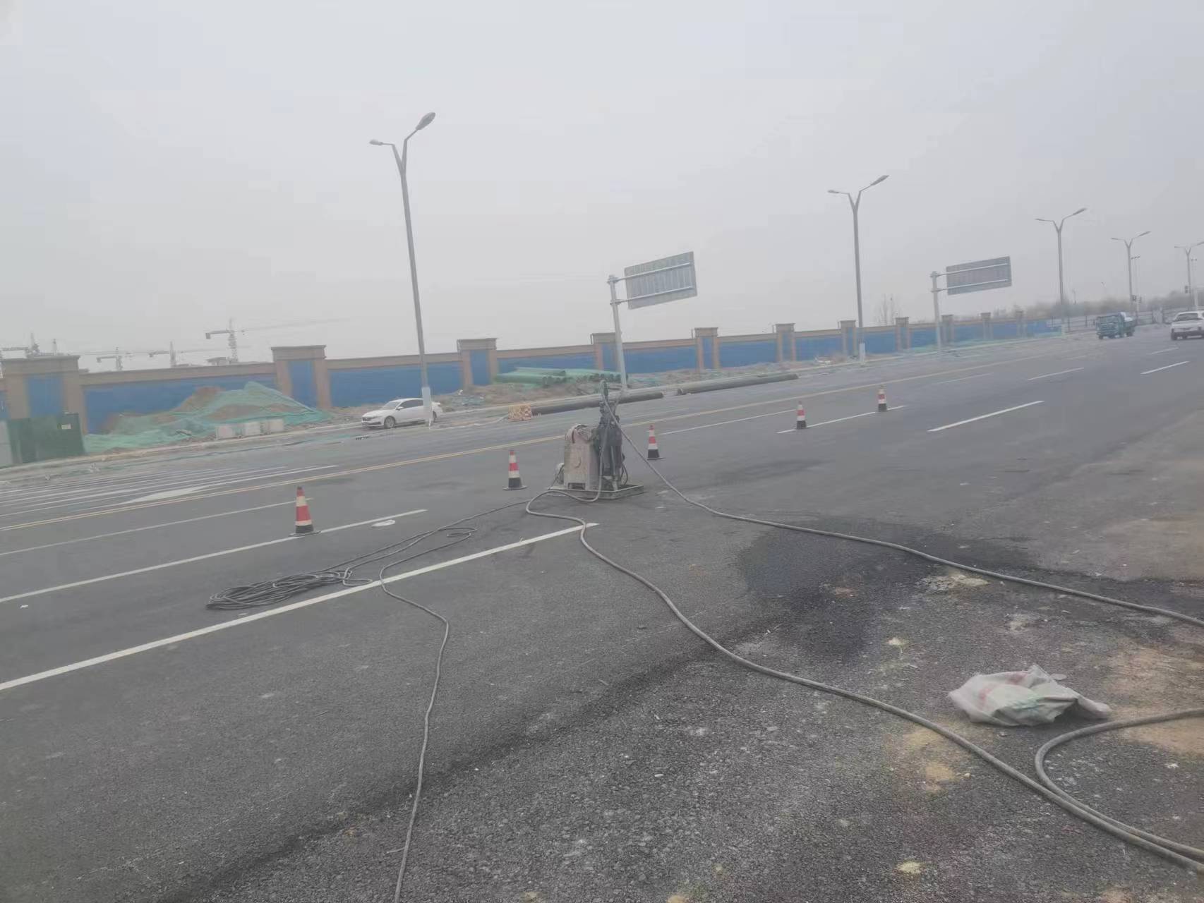 龙华山办事处马路注浆